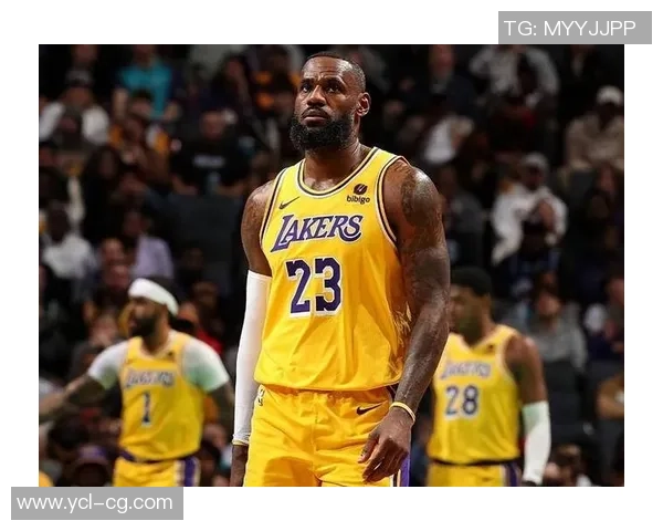 詹姆斯:从篮球场上的传奇到社会影响力的多重角色解析