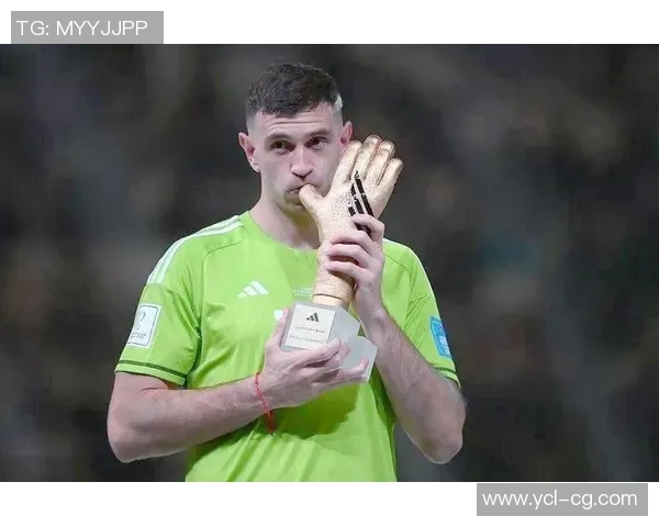 马丁内斯的传奇人生与足球之路:从青涩少年到世界级球星的蜕变与成长